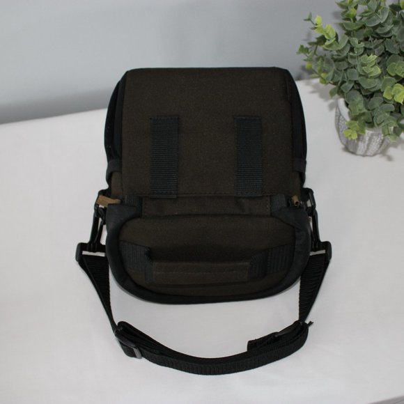 Tamrac Aero Carrying Case for Camera - Picture 6 of 12